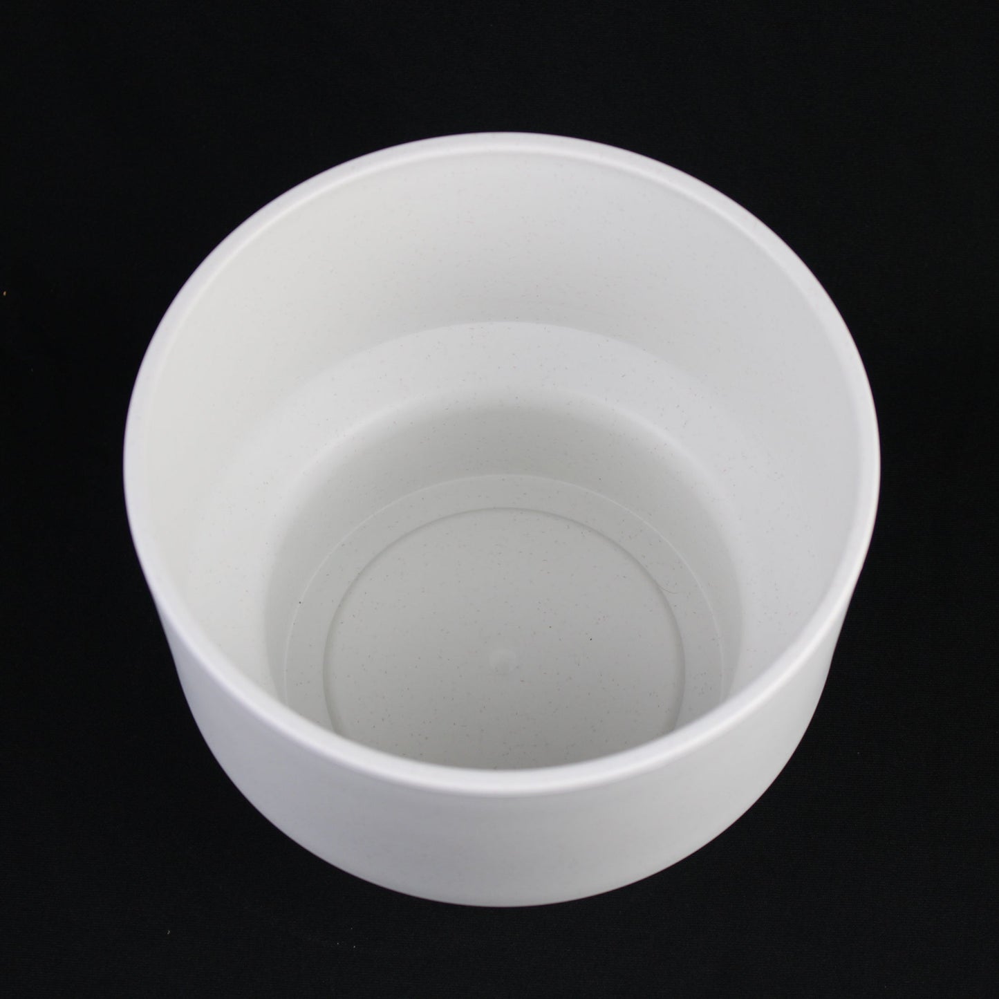 3-Piece White Plastic Planter Pot Set – Modern Pedestal Base