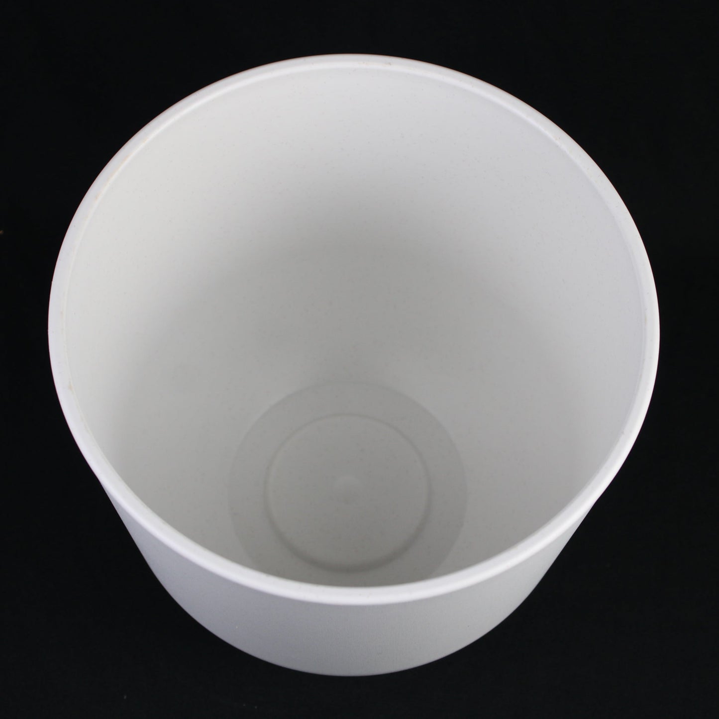 4-Piece White Plastic Round Planter Pot Set – Minimalist Modern Design